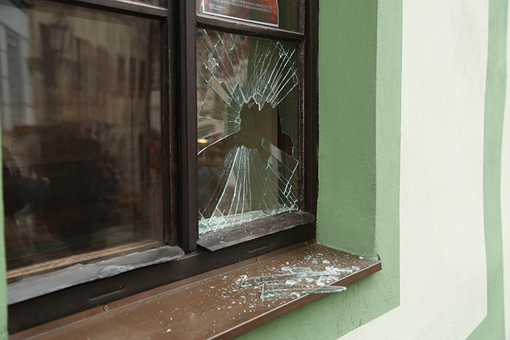 A2B Glass are able to board up broken windows while they are being repaired in Banbury.